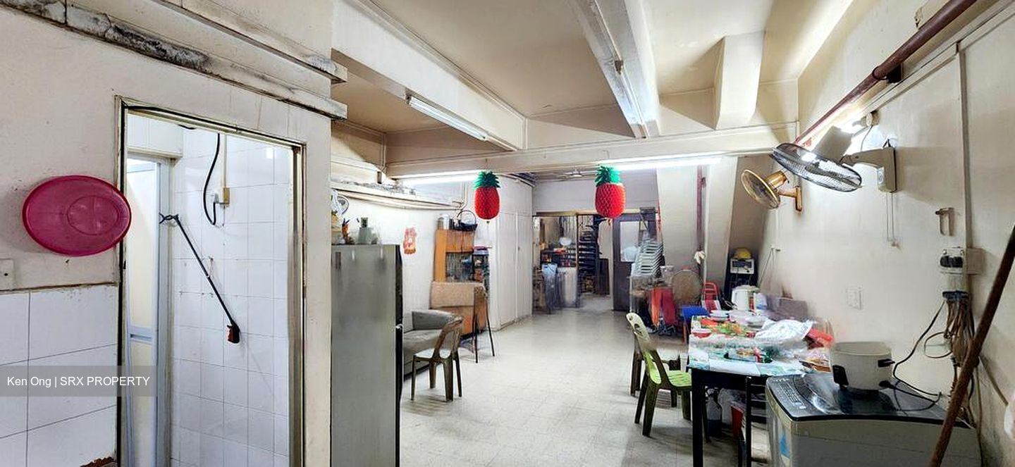 Sims Avenue (D14), Office #465834121